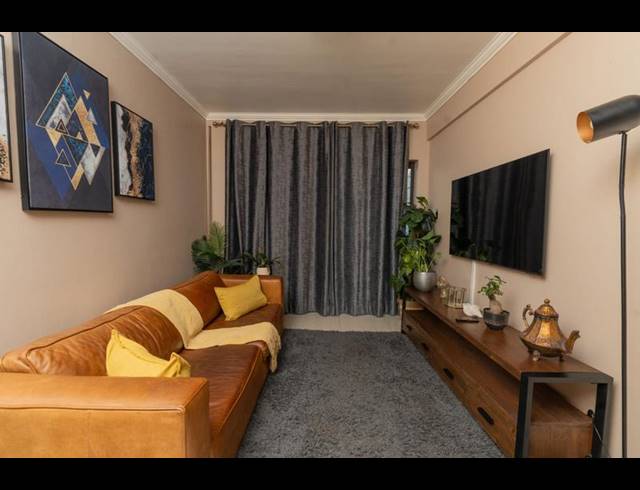 1 BEDROOM APARTMENT FOR SALE IN MOUILLE POINT